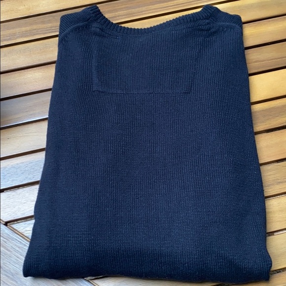 NWOT Men’s IZOD Premium Essentials V-Neck Sweater - Picture 5 of 7